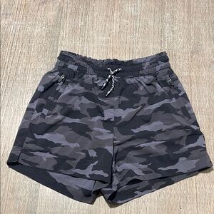 Athleta Girl All‎ Play 3” lined black camo shorts Size 12